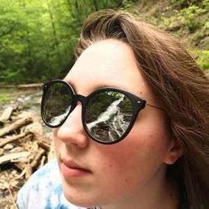 Meet your Posher, Michaela